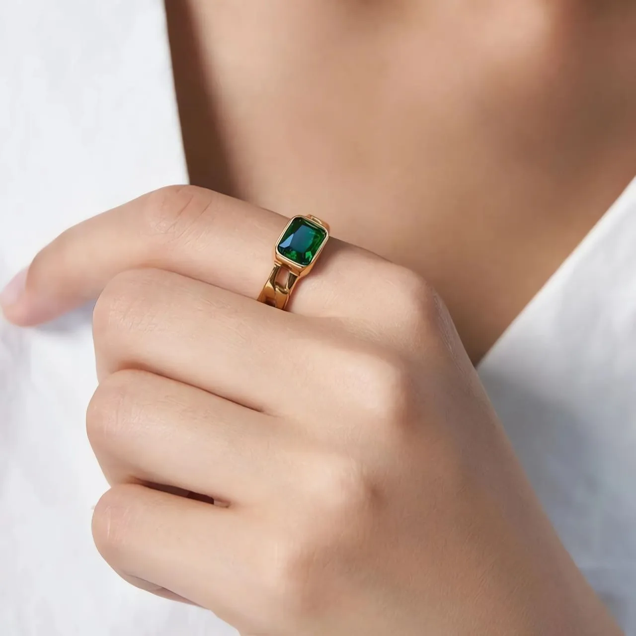 Chunky Chain Green Emerald Ring