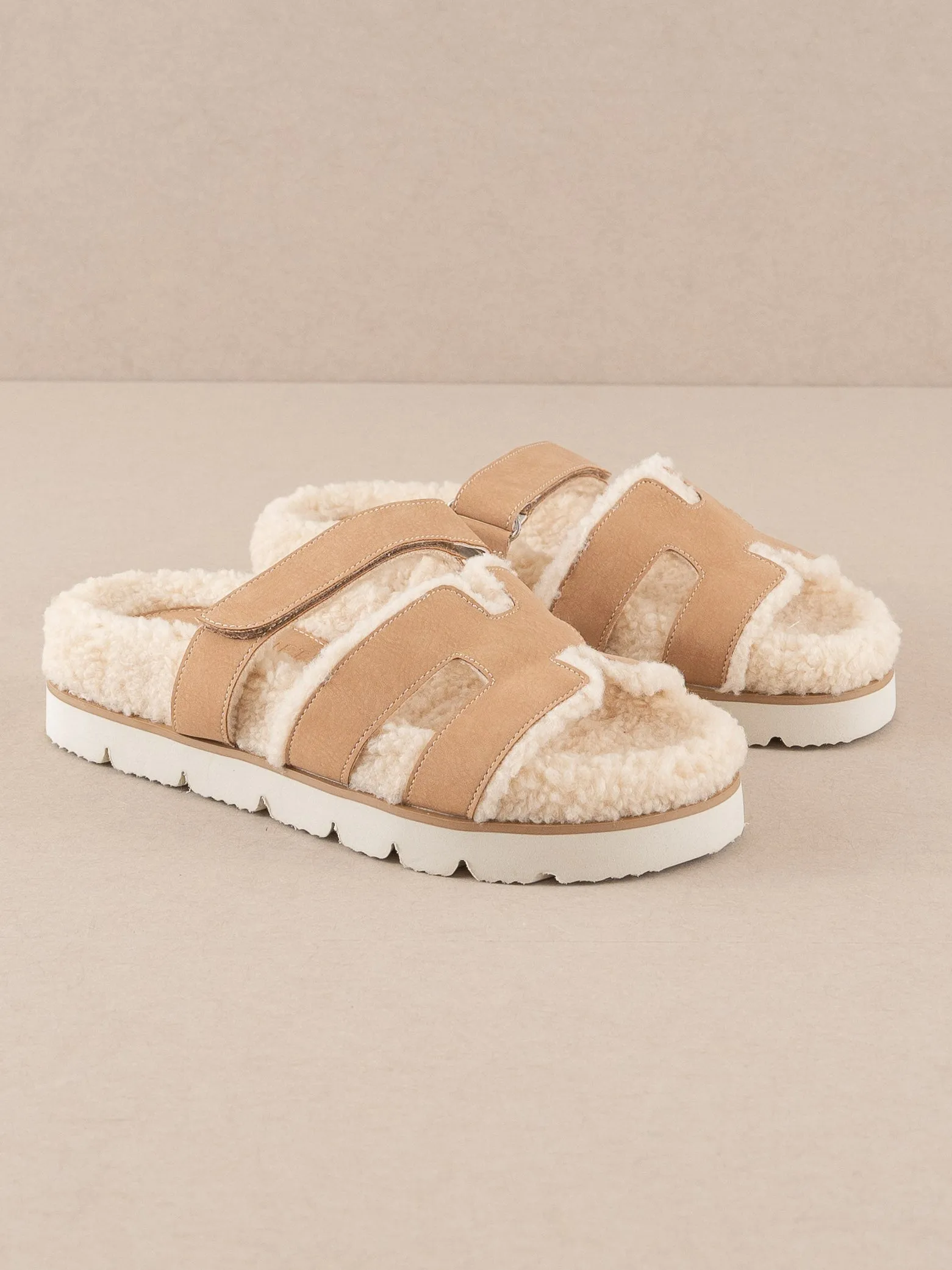 The Alpine | Camel Faux Shearling Sandals