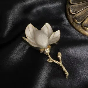 Women's Exaggerated Court Style White Magnolia Brooch